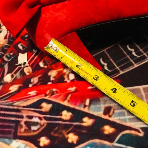 Fabulous Bijou Red Suede Bow Heels! - Picture 4 of 14